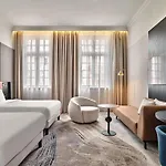 Moevenpick Grand מלון
