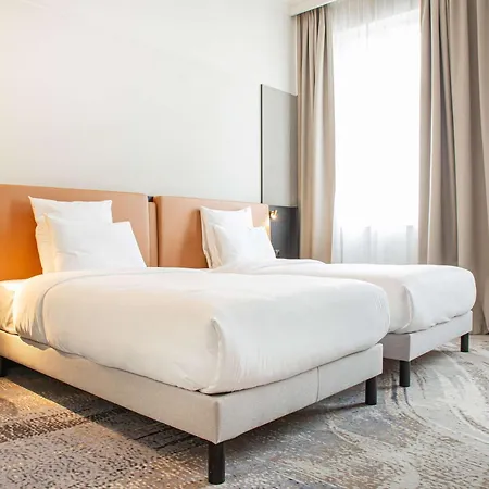 Hotel Moevenpick Grand 4*