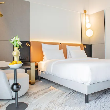 Moevenpick Grand Hotel