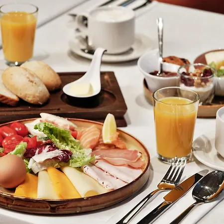 Hotel Moevenpick Grand 4*