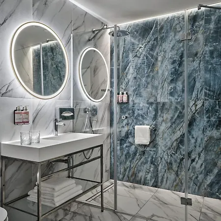 Moevenpick Grand Hotel 4*