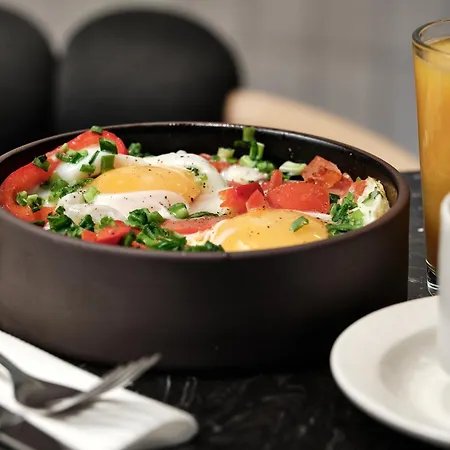 Mövenpick Grand Hotel 4*