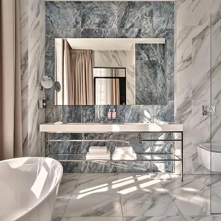 Hotel Moevenpick Grand 4*