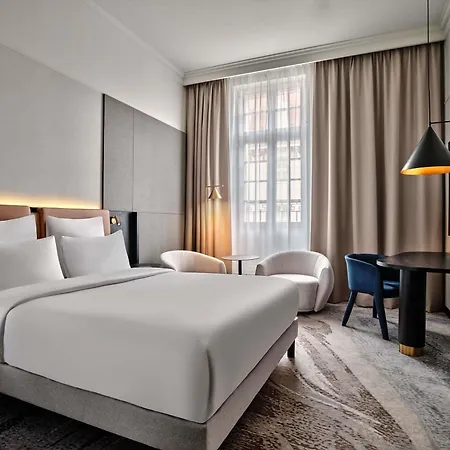 Moevenpick Grand מלון
