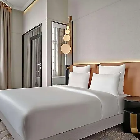 Moevenpick Grand Hotel