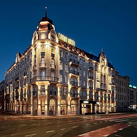 فندق Moevenpick Grand فروتسواف
