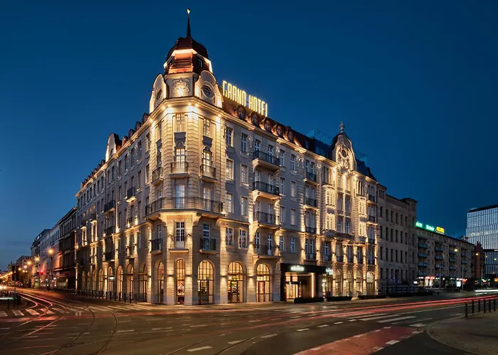 Hotel Mövenpick Grand 4*