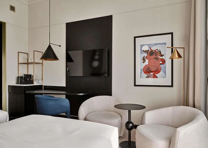 Mövenpick Grand Hotel 4*