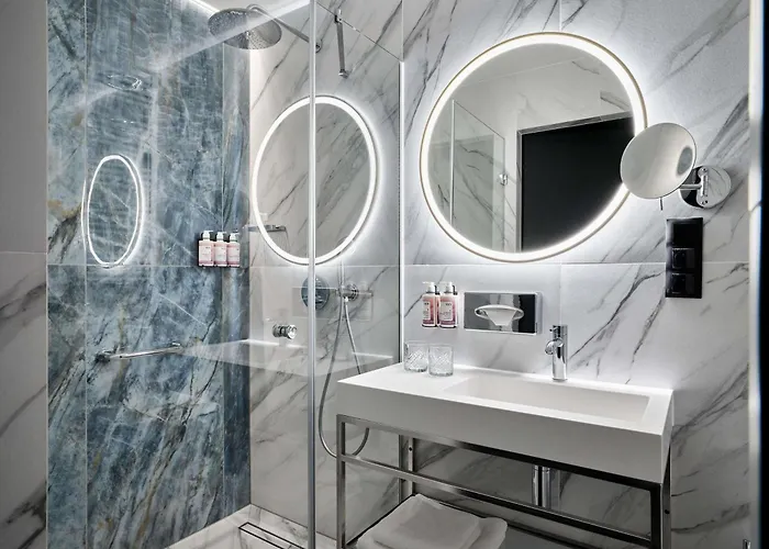 فندق Moevenpick Grand فروتسواف